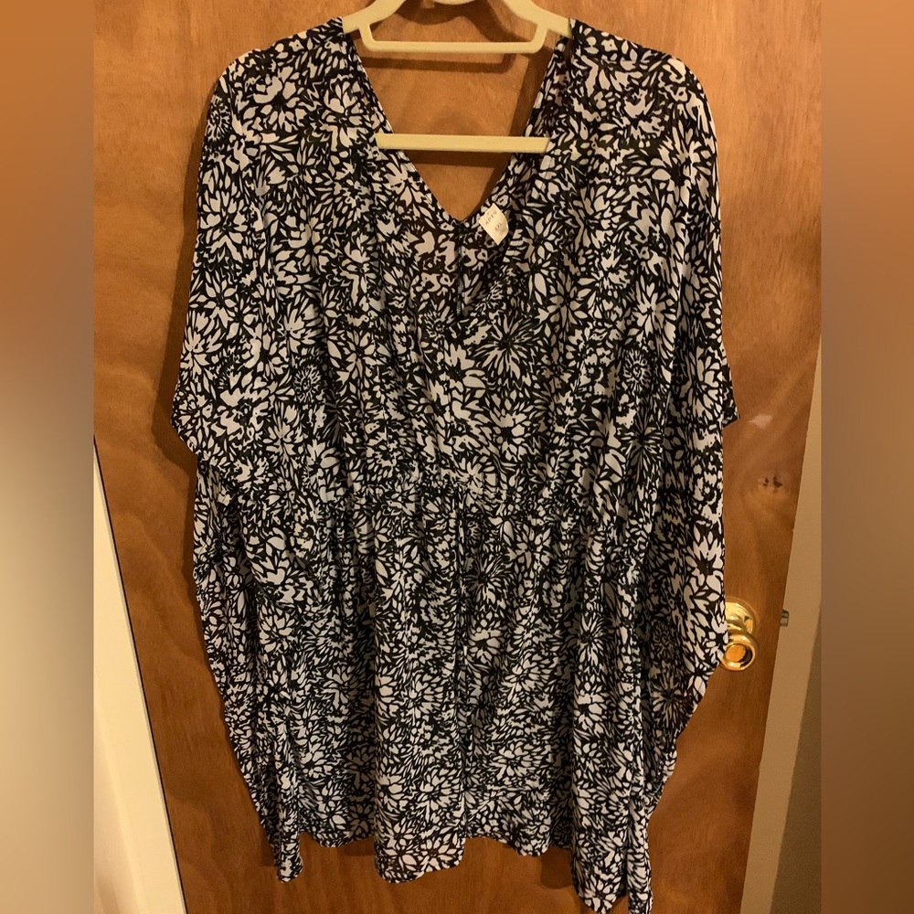 Bathing suit cover up printed blk / white for the beach and pool Women’s size